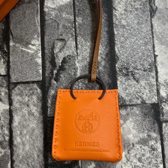 Hermès orange charm limited item - Picture 2 of 5